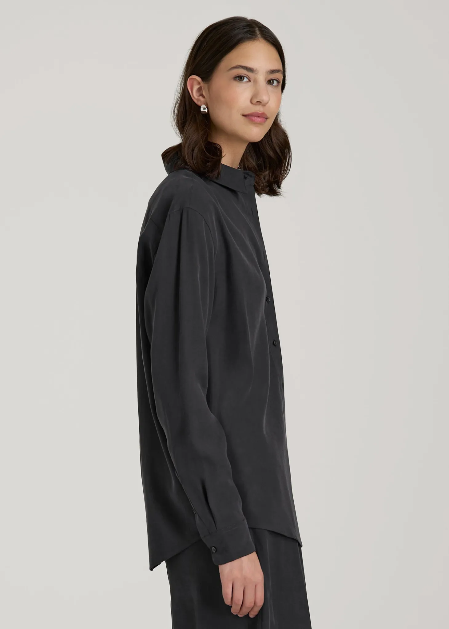 Relaxed Button-Up Single-Pocket Blouse for Tall Women
